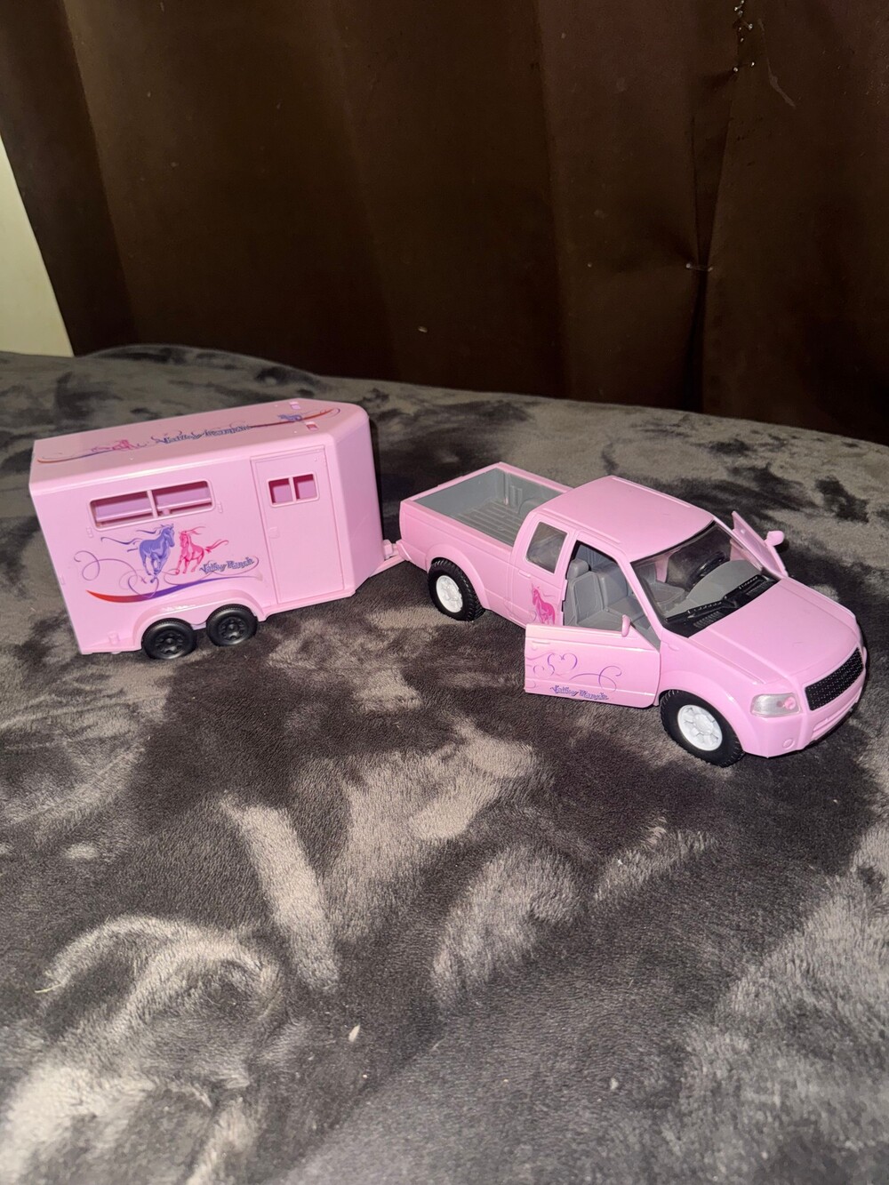 Valley Ranch Pink Toy Pickup Truck with Horse Trailer Set